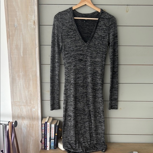 Wilfred Lisiere Stretch Knit V Neck MIDI Dress - Picture 2 of 4